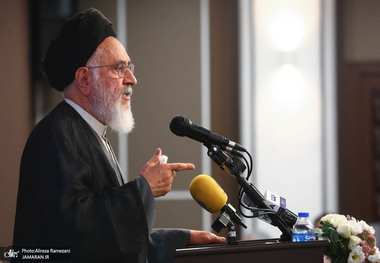 آیت الله محقق داماد: چرا وزیر علوم در موضوع اخراج استادان از دانشگاه‌ها سکوت پیشه کرده؟ آن‌ها که این اتفاقات را اجرا می‌کنند، بدنبال ضربه زدن به حکومت و کشورند/ استقلال دانشگاه در این زمانه چه جایگاهی دارد؟