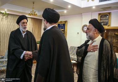 دیدار آیت الله سید حسن خمینی با حجت الاسلام و المسلمین سید هادی خامنه‌ای