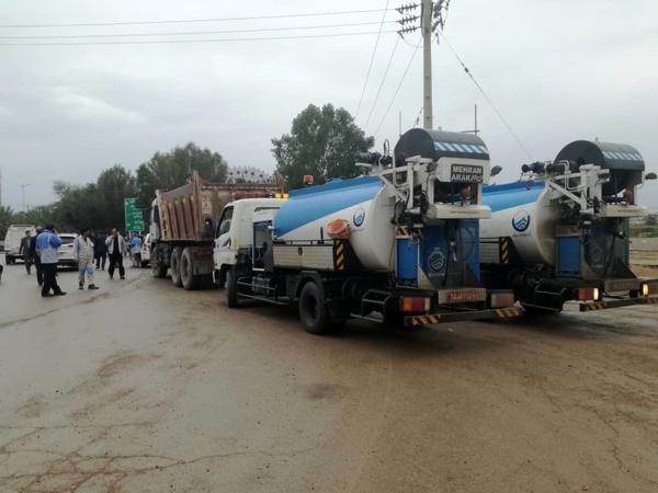 اعزام ماشین آلات از استان های دیگر به خوزستان  بازگشایی مسیل های پخش سیلاب در سوسنگرد