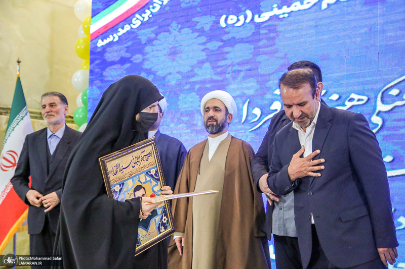 مراسم تجلیل از دانش آموزان برگزیده فرهنگی، هنری و قرآن، عترت و نماز منطقه 19