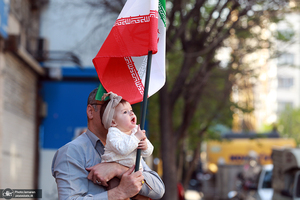 راهپیمایی دختران «جان‌فدای ایران» -۱