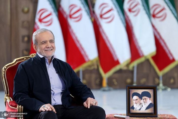 پزشکیان در گفت‌وگو با سه فعال رسانه‌ای-سیاسی: نمی‌خواهیم اسنپ‌بک فعال شود/ بیش از اسنپ‌بک یا تهدیدهای خارجی از اختلافات داخلی واهمه دارم/ اگر موشک داشته باشیم، ولی مردم را نداشته باشیم، هیچ قدرتی نداریم/آیا کسانی که در خارج حجاب ندارند، لزوما عفاف ندارند؟