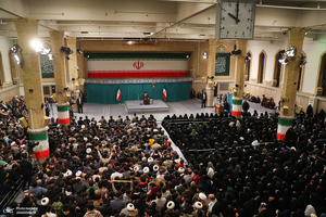 دیدار جمعی از رأی اولی‌ها و خانواده‌های شهدا با رهبر معظم انقلاب