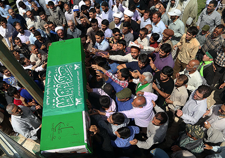 پیکر 2 شهید مدافع حرم در ورامین تشییع و به خاک سپرده شد