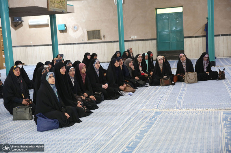 بازدید دانشجویان و دانش آموزان از بیت امام خمینی (س) در جماران