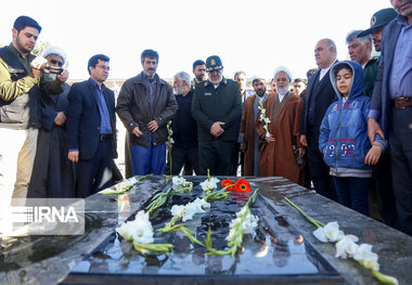 آیین مهمانی لاله‌ها در گلزار شهدای خراسان شمالی برگزار شد