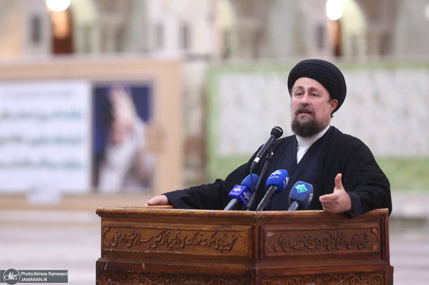 سید حسن خمینی: 12 فروردین مهمتر از 22 بهمن است/ انقلاب یعنی از دل ملت یک «آری» در بیاورید/  در حوادث سال گذشته، عده ای برای نفی جمهوری اسلامی دور هم جمع شدند، سه روز نشده از هم پاشیدند!