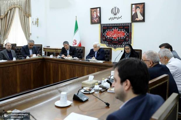 بررسی آخرین وضعیت اقدامات حمل و نقل ستاد اربعین با حضور معاون اول رییس جمهور/ عارف: مراسم اربعین امسال باید همانند سال‌های گذشته باشکوه و با بهترین خدمات و کیفیت برگزار شود/ فرهنگ‌سازی و نوسازی ناوگان حمل و نقل بین شهری جزو اولویت‌های دولت است