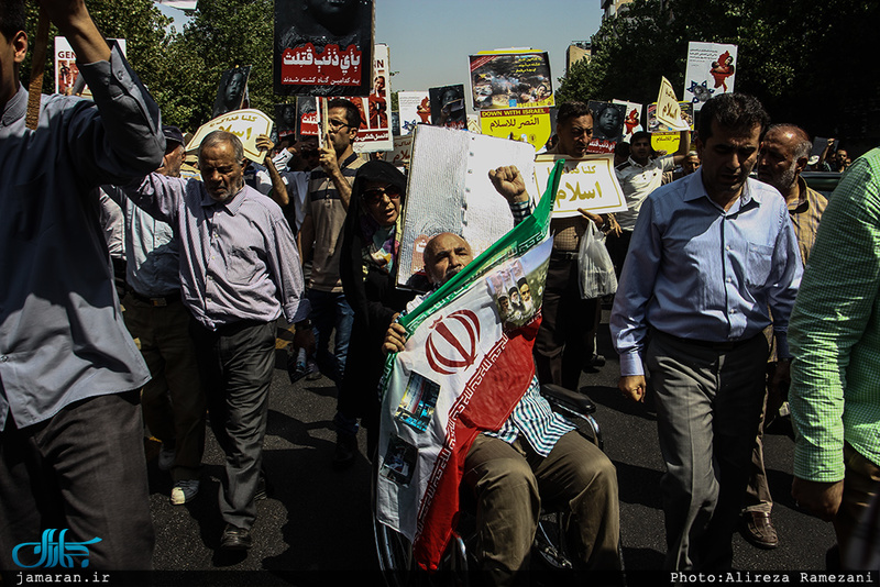 راهپیمایی نمازگزاران در اعتراض به کشتار مسلمانان میانمار