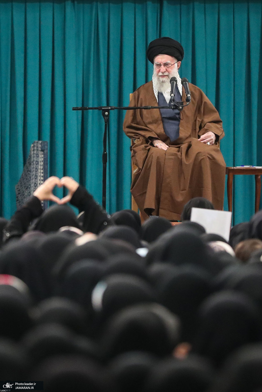 دیدار هزاران نفر از زنان و دختران با رهبر معظم انقلاب