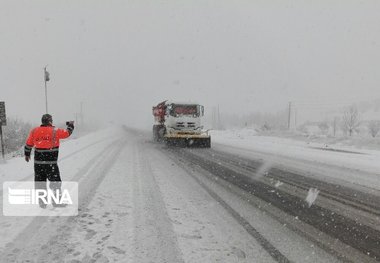 ۹۰ درصد محورهای روستایی ملایر برف‌روبی شد