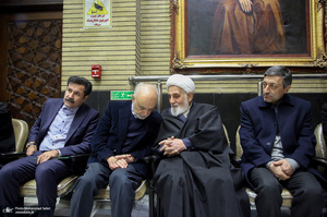 مراسم ترحیم مادر محمد شریعتمداری