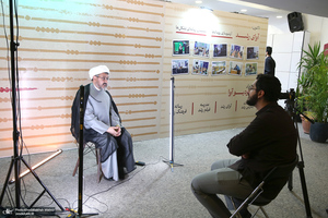 بازدید رئیس موسسه تنظیم و نشر آثار امام خمینی(س) از نمایشگاه خط خون