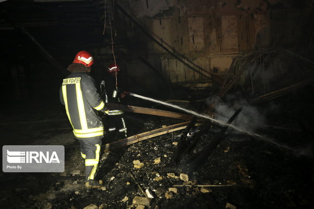 کارخانه رنگسازی در تهران طعمه آتش شد