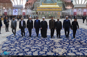 ادای احترام جمعی از نمایندگان و نایب رئیس مجلس عراق به حضرت امام خمینی(س)