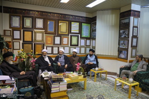 مراسم اهدای نسخه‌های خطی کتابخانه مرحوم آیت الله شاه آبادی به کتابخانه مرحوم آیت الله العظمی مرعشی نجفی