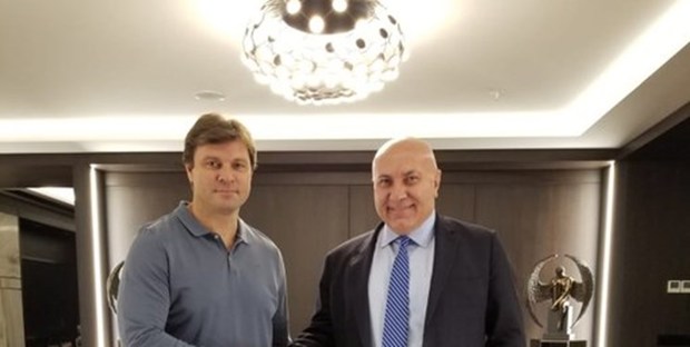 مربی اسبق تراکتور صاحب تیم شد
