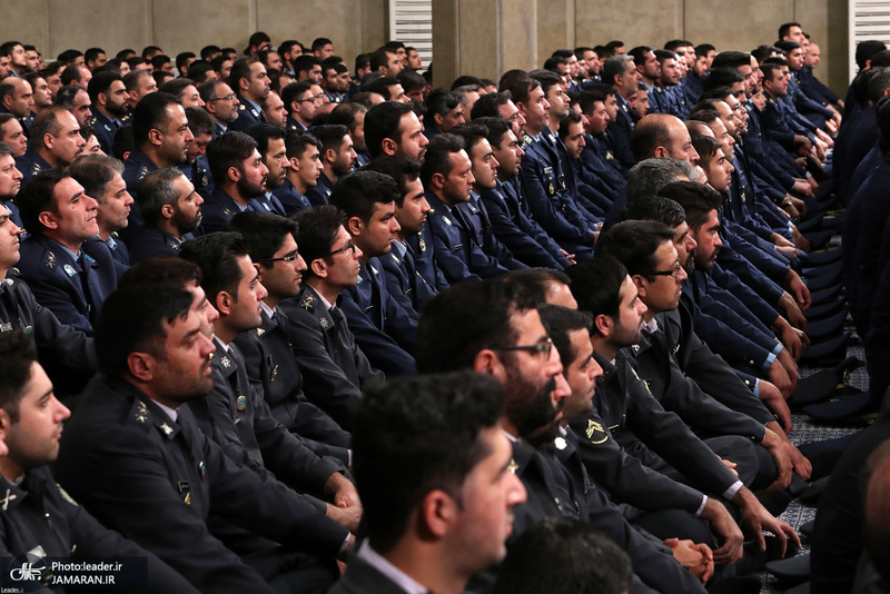 دیدار جمعی از فرماندهان و کارکنان نیروی هوایی ارتش با فرمانده معظم کل قوا