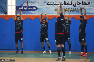 مسابقه فوتسال خیریه بین تیم هنرمندان و منتخب بنیاد حضرت زینب (س)