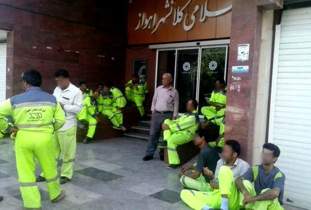 حقوق کارگران معترض شهرداری منطقه 5 اهواز پرداخت می شود