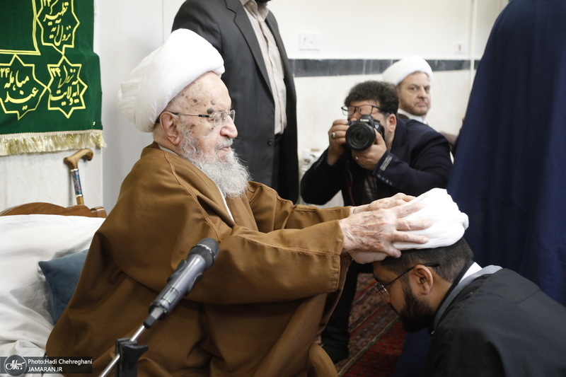 عمامه گذاری طلاب توسط مراجع عظام تقلید در روز میلاد امام علی (ع)‎