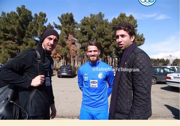 خوش و بش استقلالی‌ها با مدافع پیشین تیم ملی و برگزاری جلسه آنالیز فنی + عکس
