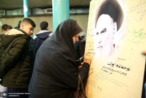 تجدید میثاق دانش آموزان و اقشار مختلف مردم با امام (س) در حسینیه جماران