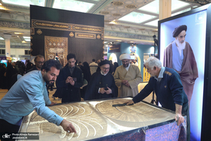 غرفه موسسه تنظیم و نشر آثار امام خمینی (س) در سی و دومین نمایشگاه بین المللی قرآن کریم-2