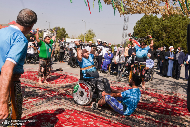 تجدید میثاق جمعی از خانواده های معظم شهدا، جانبازان، ایثار گران و رئیس و کارکنان بنیاد شهید با آرمان های حضرت امام(س)