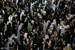 حال و‌هوای حرم مطهر رضوی در شب ولادت امام رضا (ع)