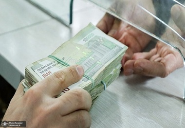 محمدی، کارشناس اقتصادی: عده‌ای با دسترسی به منابع بانکی و اعتبارات ارزان‌قیمت، سودهای غیرعادلانه کسب می‌کنند/ هشدار نسبت به ضرورت نظارت بر معاملات صندوق‌های طلا برای جلوگیری از نوسانات شدید قیمتی