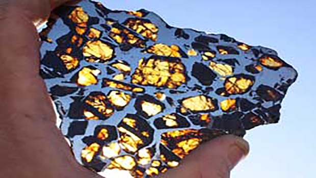 حیرت دانشمندان از شکل ظاهری یک شهاب سنگ سقوط کرده به زمین + ویدیو
