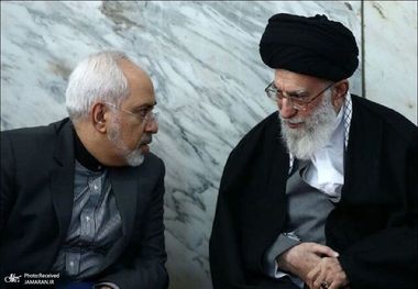 ظریف: یاد رهبر شهید با شناخت دقیق و استمرار همان اندیشه‌ای ماندگار خواهد شد که امنیت، عزت و استقلال ایران را حاصل اتکای هم‌زمان به مردم، خرد، ایمان و همه مؤلفه‌های قدرت ملی می‌دانست