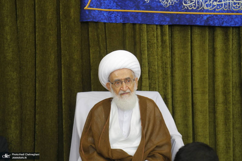 عمامه گذاری طلاب در روز میلاد پیامبر اکرم (ص) و امام صادق (ع) توسط مراجع تقلید