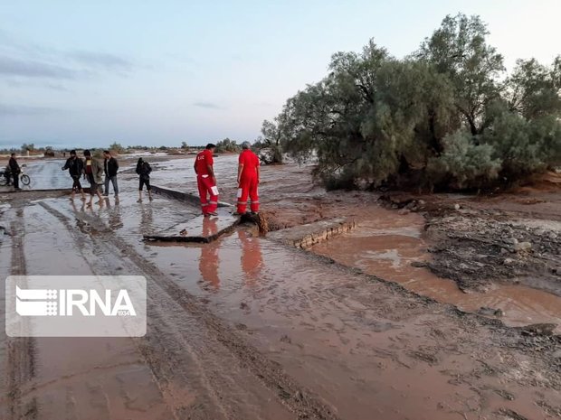 نجات ۳۰ نفر در سیل پرند تهران