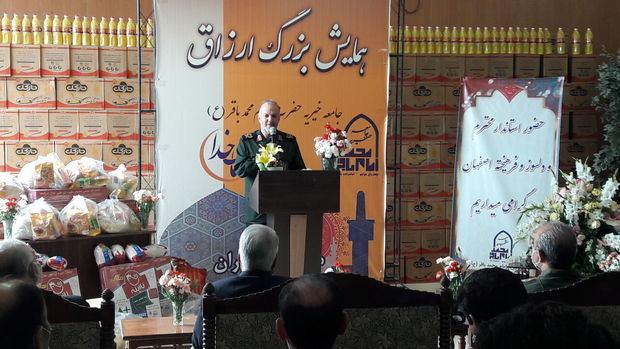 تاکنون ۲۲۷ هزار بسته غذایی در استان اصفهان توزیع شده است