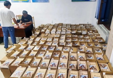 توزیع رایگان شاهنامه فردوسی بین خانواده‌ها در تاجیکستان + عکس ها