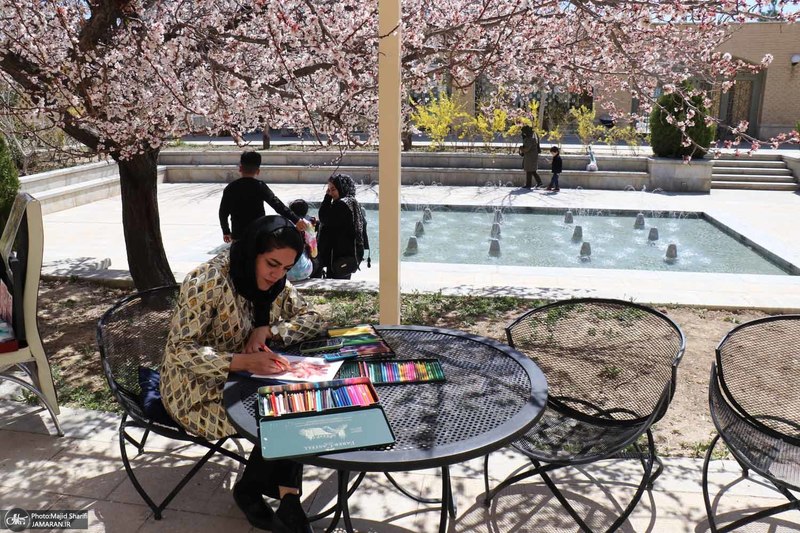 ازدید خانوادگی گردشگران نوروزی از بیت تاریخی حضرت امام در خمین