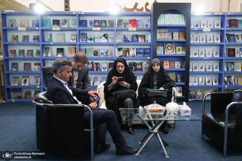 غرفه موسسه تنظیم و نشر آثار امام خمینی (ره) در سی و ششمین نمایشگاه کتاب تهران-5