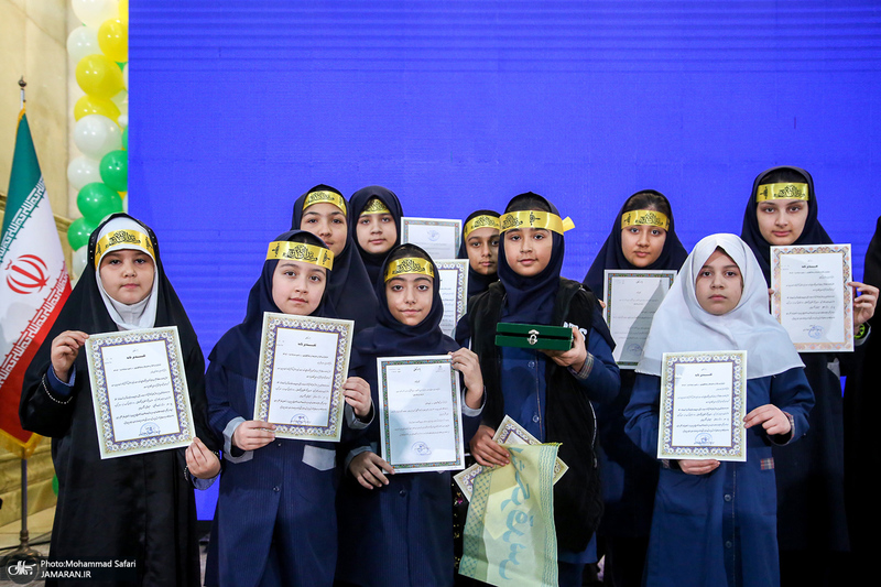 مراسم تجلیل از دانش آموزان برگزیده فرهنگی، هنری و قرآن، عترت و نماز منطقه 19