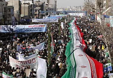 استودیو انقلاب در خیابان آزادی برپا می‌شود