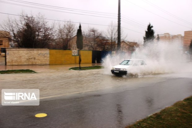 کرمانشاهیان در صورت مشاهده آب‌گرفتگی معابر با ۱۳۷ تماس بگیرند