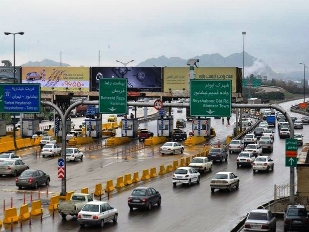 ترافیک در جاده های مشهد نیمه سنگین است