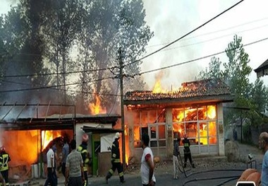 آتش‌سوزی در کارخانه برنجکوبی در جاده پیربازار رشت