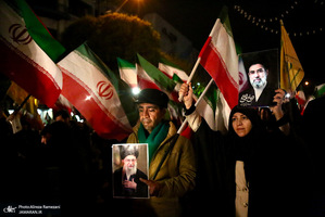حركت دسته مردمى پرچمداران ايران به مناسبت روز جمهوری اسلامی ایران
