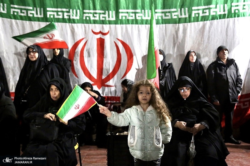 بيست و پنجمين شب اجتماع پرشور مردمى در میدان ونک