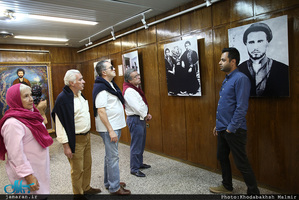 بازدید گردشگران خارجی از کشور پرتغال از بیت امام خمینی (س) از جماران