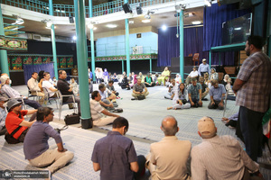 بازدید جمعی از گردشگران خارجی از بیت امام خمینی در جماران‎‎