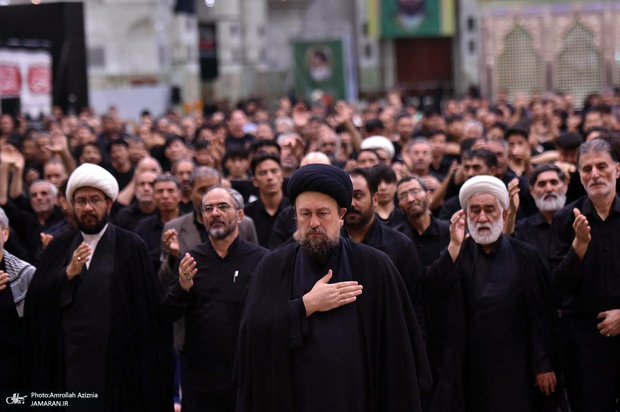 برگزاری مراسم عزاداری روز عاشورا در آستان مقدس حضرت امام خمینی(س)