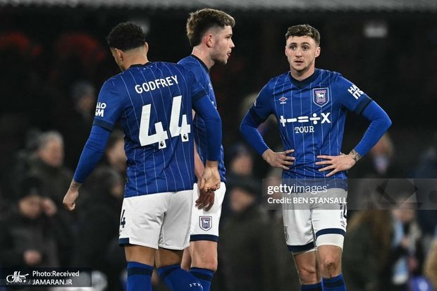 ویدیو| دیوار دفاعی ۱۱ نفره روی خط دروازه!